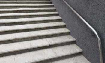 Quel budget prévoir pour carreler un escalier ?