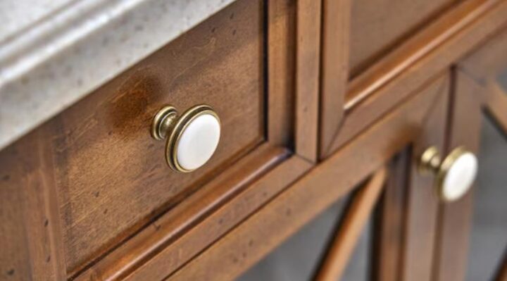 poignées d'une commode Ikea